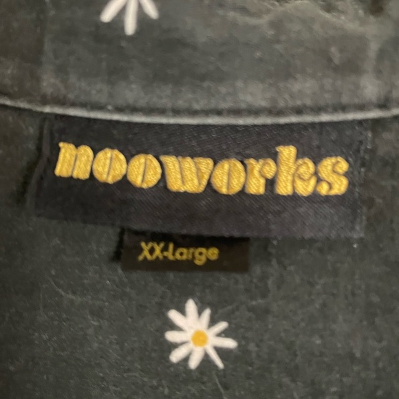 Nooworks x Band.do Daisy on Black XXL 2X Plus Size Button Down Top - Picture 4 of 5